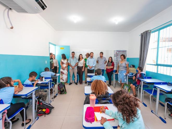 Criado em 1969 na localidade de Pedra Branca, tradicional educandário de Ipatinga ganha duas novas salas, auditório e biblioteca