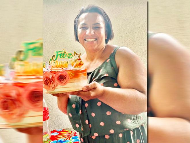 Cíntia e sua família participam do festival há 15 anos, comercializando quitutes 