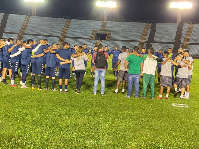 Antes da atividade, uma corrente positiva visando uma boa estreia no Estadual