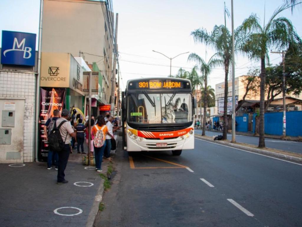 Algumas linhas de ônibus da cidade terão horários e itinerários especiais neste final de semana