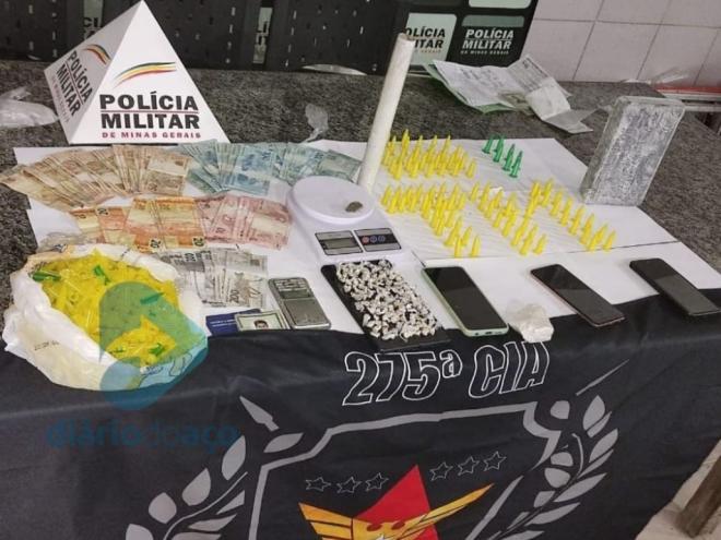 Com os dois homens a polícia encontrou drogas e dinheiro 