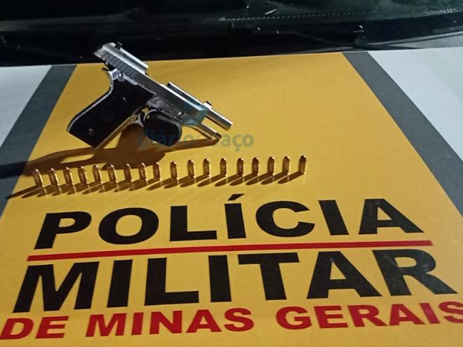 A pistola Taurus de calibre 380 estava municiada com 18 cartuchos