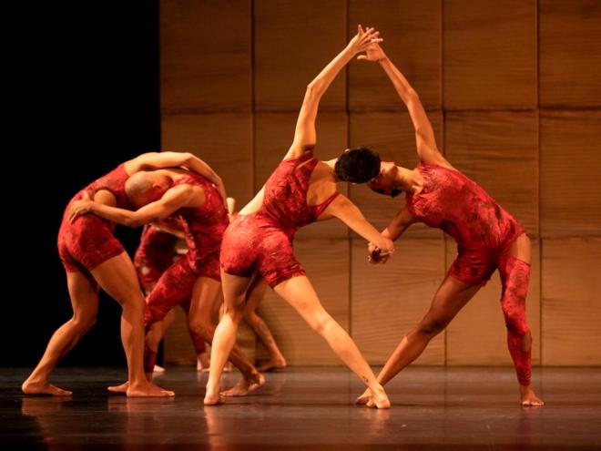 Novo espetáculo de dança contemporânea trata da ciência, da fé e da luta contra o preconceito
