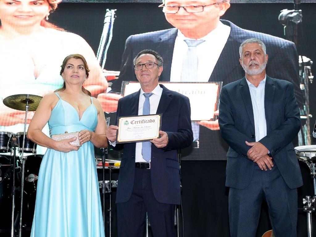 Ilda Ferreira e o esposo Joaquim Cândido, ao lado de Robson Bittencourt (presidente da FAP-MG)