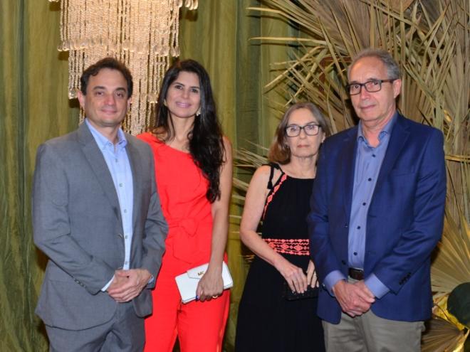 Diretoria da Unimed: Dr. Erico Guimarães Fantini e Andrezza Fantini, ao lado do Dr. José Maurício Nascimento e Rosane Nascimento