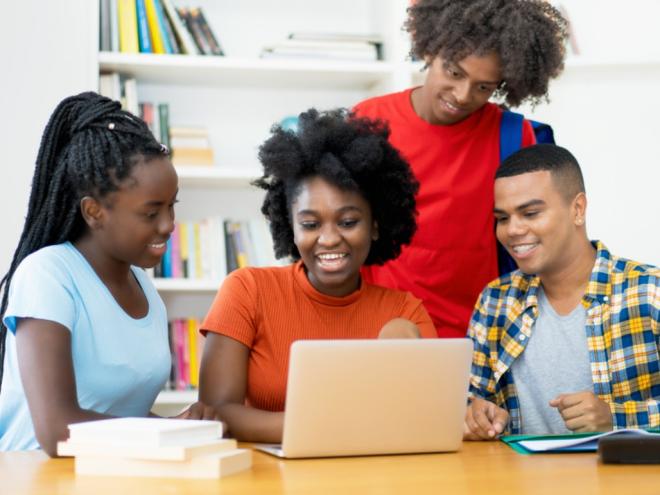 Até 30 de junho, um professor orientador deve inscrever seu grupo, de 3 a 5 estudantes, diretamente no site do Respostas para o Amanhã