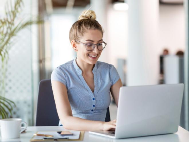 A Fundação Estudar está selecionando seis universitárias brasileiras para o maior evento de tecnologia voltado para mulheres do mundo