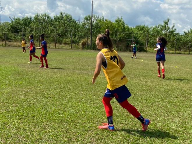 O dinheiro arrecadado será utilizado para inscrever as jogadoras no campeonato