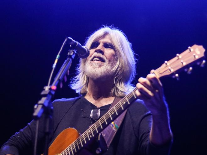 O cantor e compositor Oswaldo Montenegro apresenta show intimista no próximo dia 19