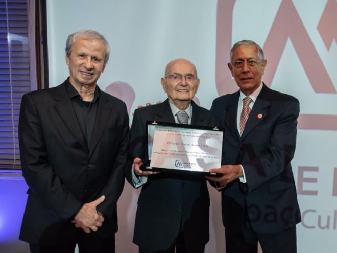Presidente da Usiminas, Sergio Leite, o professor Álvaro Lúcio e o presidente executivo da ABM, Horacídio Leal Barbosa Filho