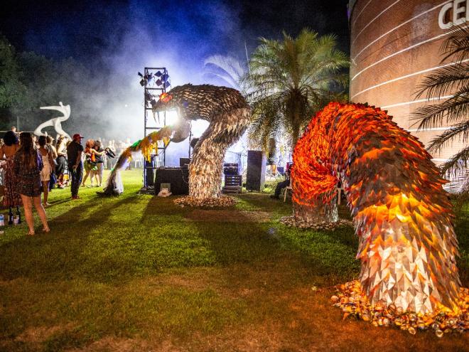 Últimos dias para visitar a obra do cenógrafo e arquiteto Joab Sangi que está exposta no jardim externo do Centro Cultural Usiminas 