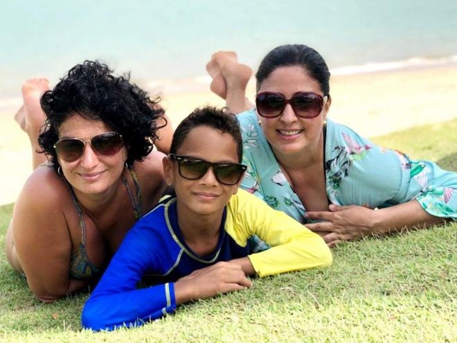 As mães, Germana Carvalho Torres e Andréia Carla de Souza com o filho Emanuel Torres Cotta 