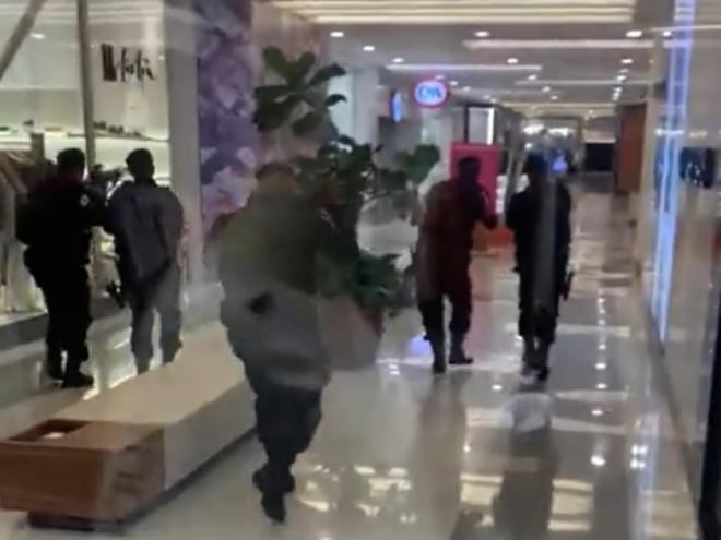 Agentes do Batalhão de Operações Especiais (Bope) foram ao BH Shopping