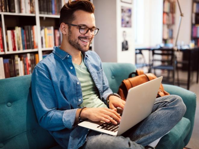 Duas plataformas de profissionalização profissional do Google, Ateliê Digital e Skillshop, estão com inscrições abertas em diferentes cursos gratuitos 100% virtuais e com emissão de certificado