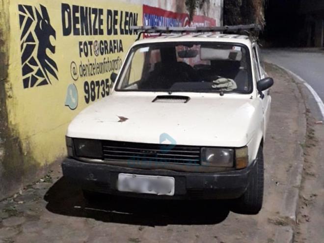 O Fiat Spazio foi abandonado pouco depois de ser furtado no Ana Rita