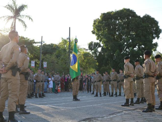 Solenidade de Juramento à Bandeira e entrega de boinas foi realizada na tarde desta terça-feira, no pátio do 14º BPM 