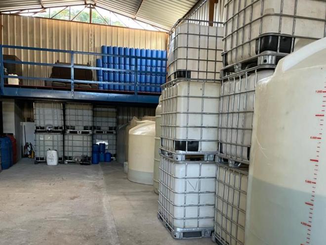 Órgãos públicos apontam que fábrica não tinha autorização nem liberação para processar a cachaça 