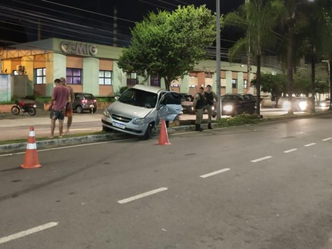 Acidente aconteceu na avenida João Valentim Pascoal, próximo ao cruzamento com a rua Poços de Caldas 