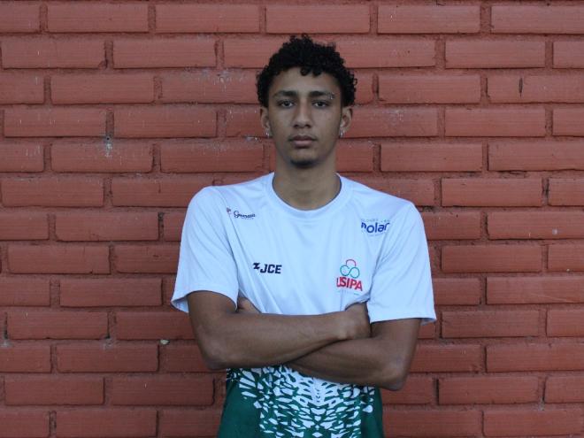 Caio Vinícius Silva compete na prova de 400m com barreiras