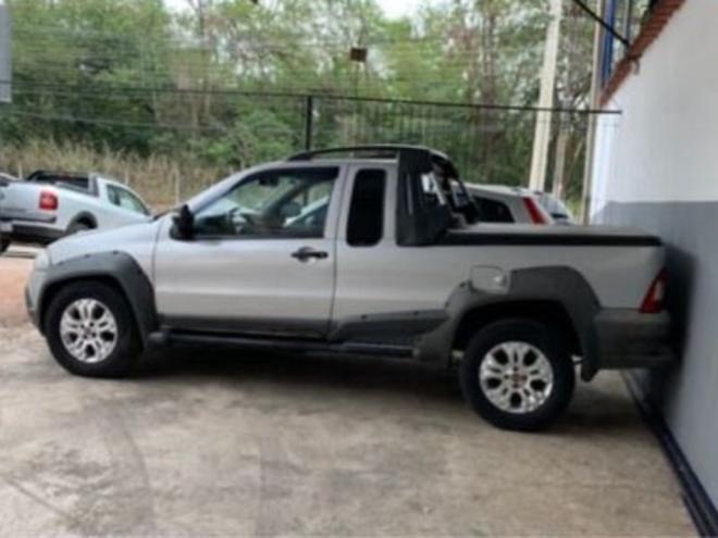 Ladrão fugiu levando uma Fiat Strada de dentro de agência em Timóteo 