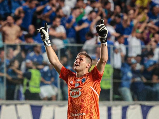 Rafael Cabral brilhou na cobrança de pênaltis e garantiu vaga celeste