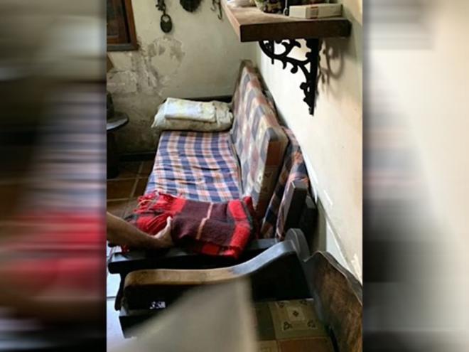 Idosa resgatada dormia em um sofá na antessala do quarto da empregadora, de quem era cuidadora
