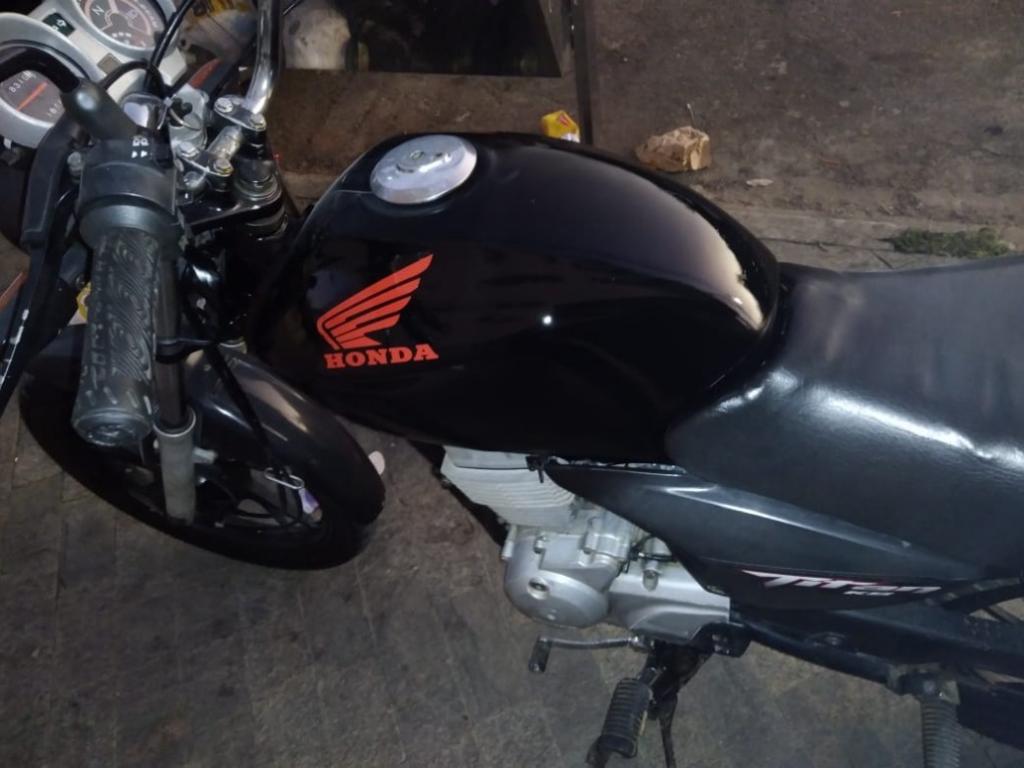  Informações acerca do paradeiro da moto podem ser repassadas para o telefone 190, da polícia