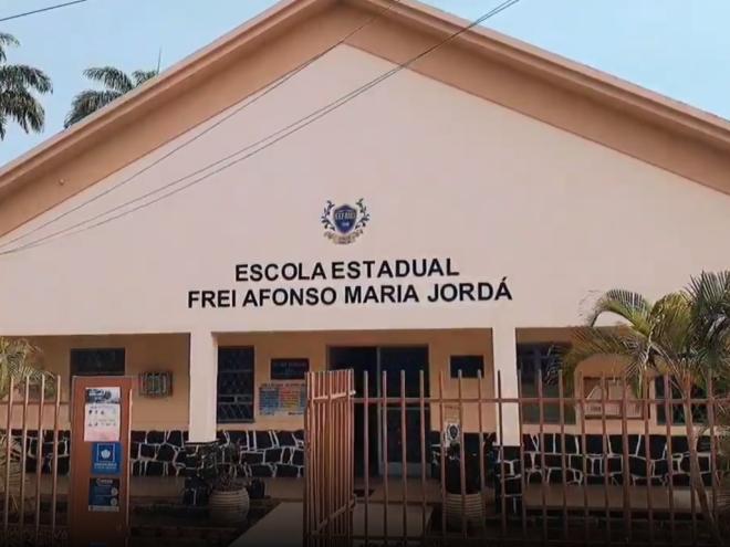 Direção suspendeu aula do matutino e vespertino, mas manteve as aulas do noturno nesta segunda-feira 