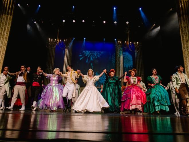 Superprodução ''Cinderella'' encantou o público nas cinco sessões do fim de semana