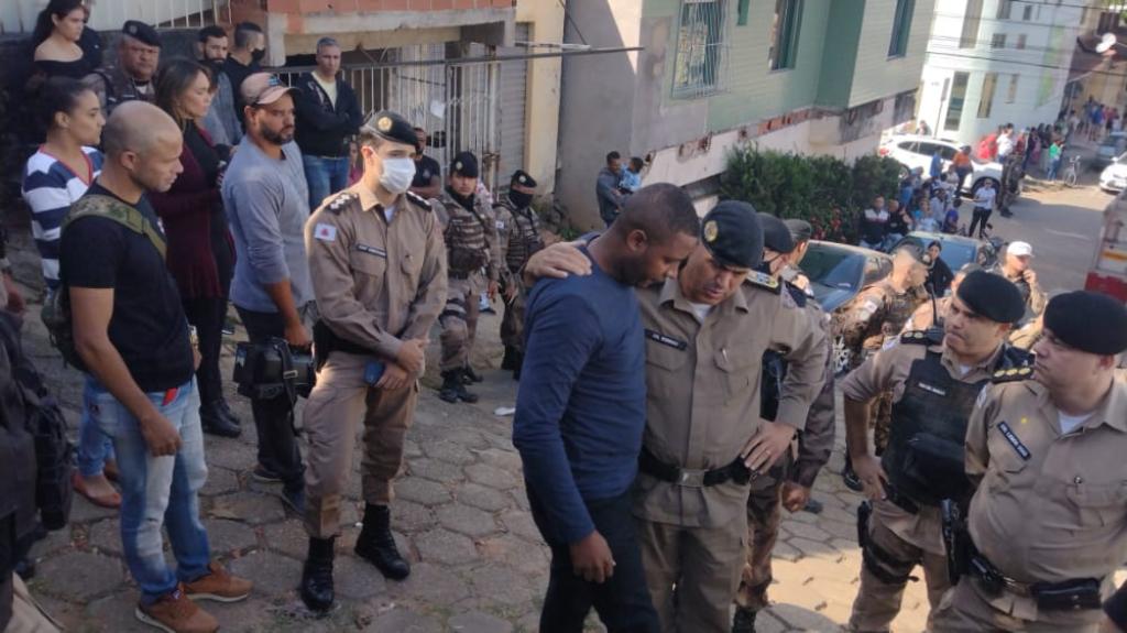 Colegas de farda, do Batalhão de Choque da PM da capital vieram acompanhar o velório 