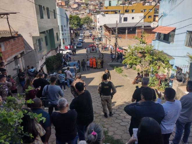 O velório ocorreu na casa da família do soldado Arruda, no bairro Esperança, em Ipatinga