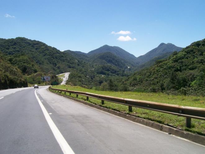 O corredor rodoviário liga Rio de Janeiro, Minas Gerais, Goiás e Distrito Federal: mais de 300 cidades e sete patrimônios da humanidade