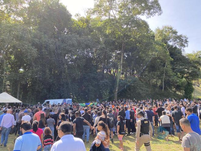 Sob forte emoção, amigos, familiares e colegas de serviço se despediram do soldado Arruda 