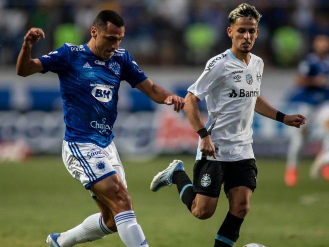Tanto Cruzeiro quanto Grêmio foram denunciados na Justiça Desportiva pelos gritos homofóbicos das torcidas