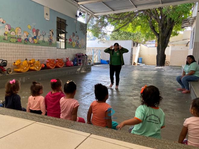 Instituição trabalha com duas frentes: acolhimento e educação infantil