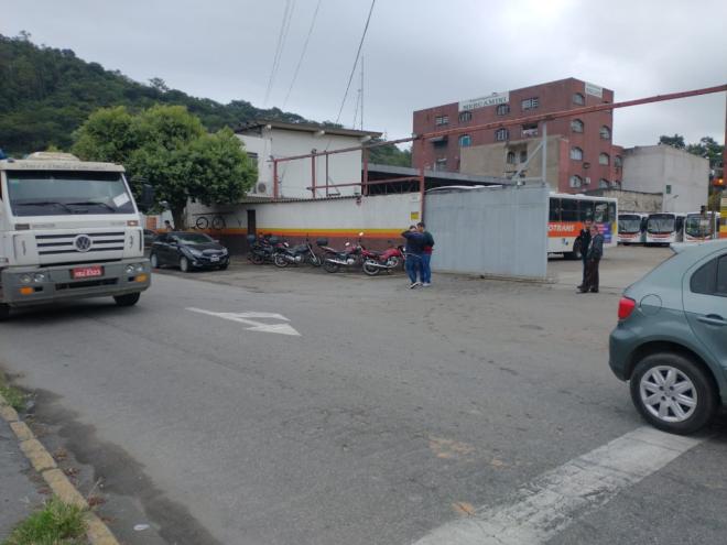 Trabalhadores da empresa aderiam à greve na madrugada de hoje