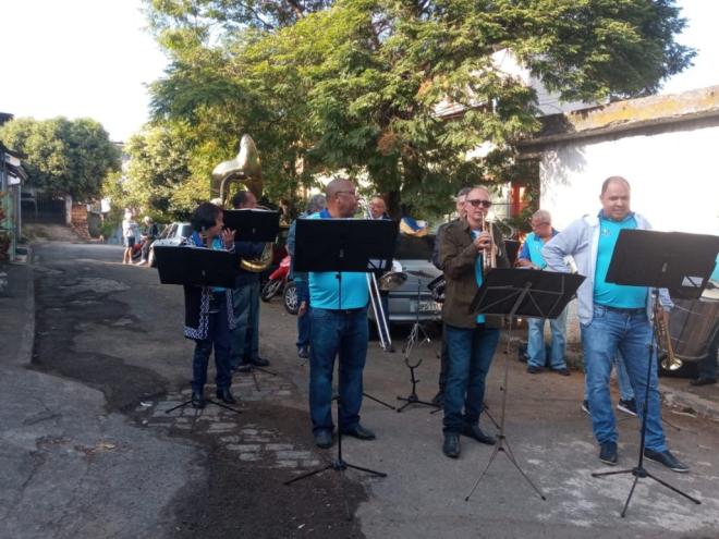 O sábado (21) começou com uma alvorada na comunidade do bairro Bela Vista