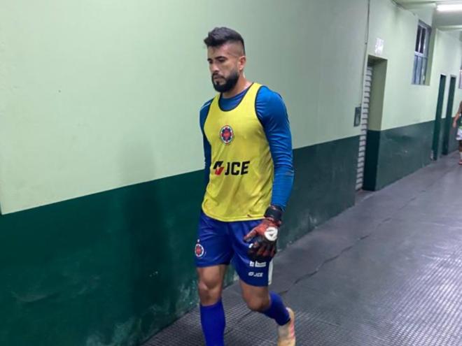 Igor Rayan chegou e assumiu a titularidade para acabar com a ''zica'' na meta do Ipatinga