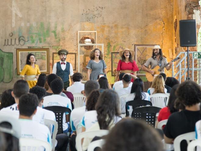 A população é apresentada ao patrimônio histórico em diversas atividades lúdicas e culturais