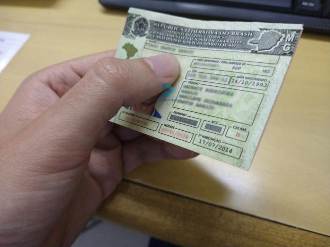 O formato antigo da CNH continuará valendo por enquanto 