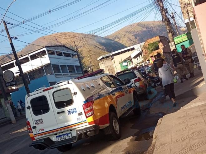 Os policiais foram para o local do roubo, mas o criminoso ainda não foi localizado