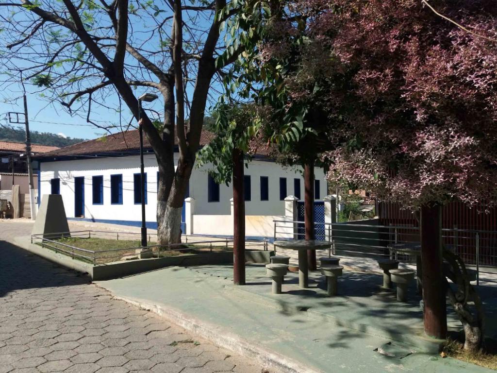 O casarão está localizado na Praça Ana Angélica