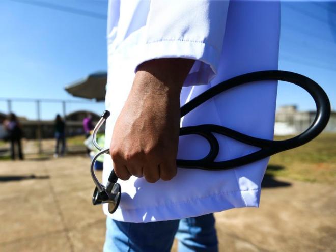 Período entre reconhecimento científico de tratamentos e inclusão no rol da ANS pode demorar, avalia médico 