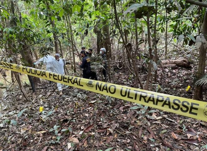 Corpos foram encontrados no meio de uma mata 