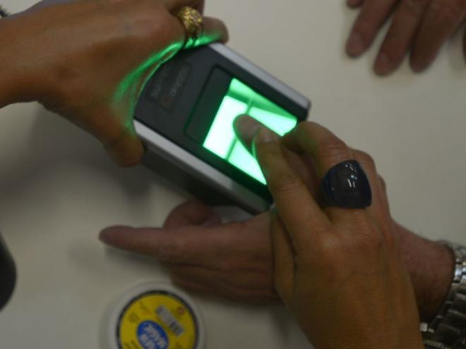 Eleitor poderá se identificar por biometria ou documento com foto