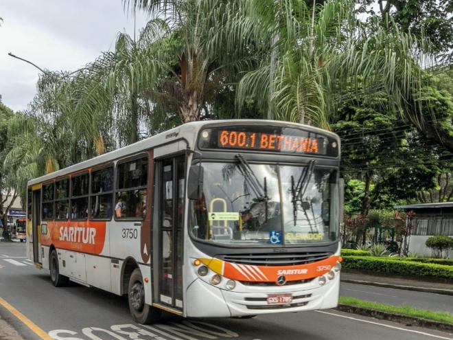 O critério de horários leva em consideração o funcionamento do comércio na cidade