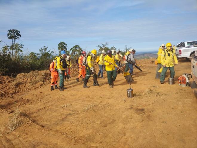 Por causa de boataria espalhada nas mídias sociais, o Corpo de Bombeiros publicou nota informando que não combate incêndio no Parque do Rio Doce, apenas atua em parceria com outros órgãos, na construção de aceiros para evitar incêndios
