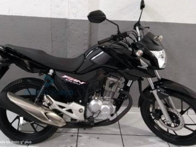 A moto roubada da vítima é uma Honda CG 160 Fan de cor preta, igual à esta da foto