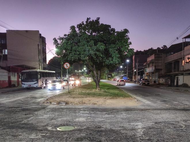 Roubo foi praticado na avenida Londrina, nesta sexta-feira