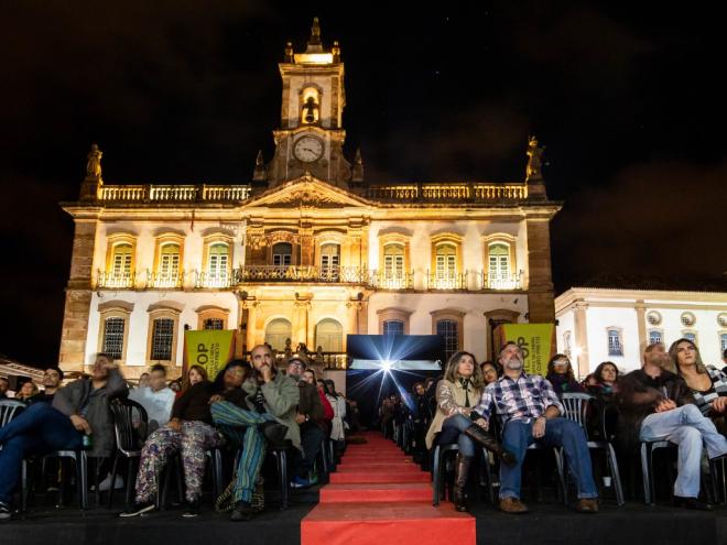 Evento volta a acontecer com a presença de público na Praça Tiradentes, uma das atrações de Ouro Preto: preservação, história e educação